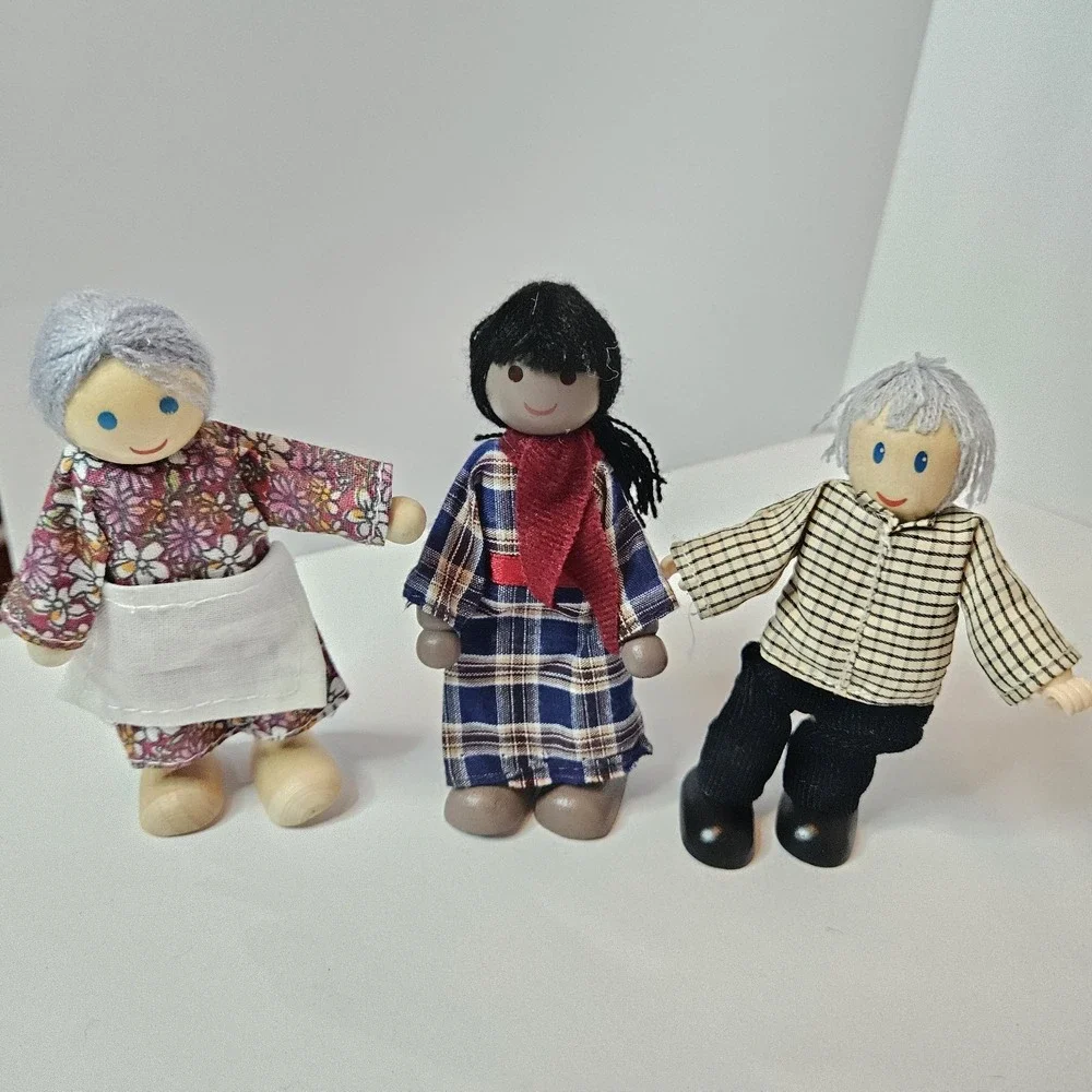 Melissa & Doug Wood Poseable Folk Family Figures Lot Of 19  HAPE items Included